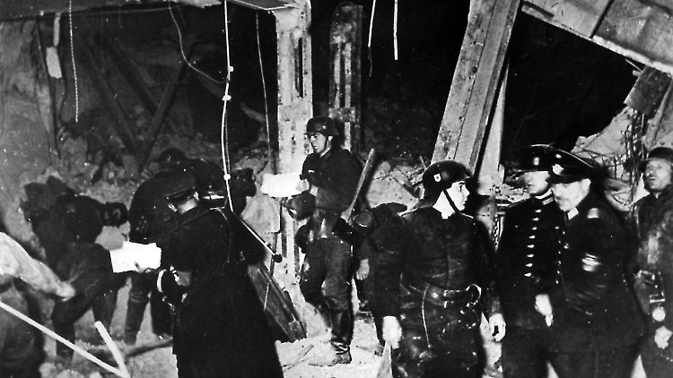 Eine von Johann Georg Elser gebaute Bombe zertrümmert am 8. November 1939 den Saal des Münchner Bürgerbräukellers, doch Adolf Hitler ist bereits abgereist.