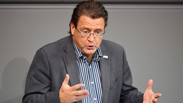 Stephan Brandner sieht nicht ein, warum er den Rechtsausschuss nicht weiter leiten sollte.