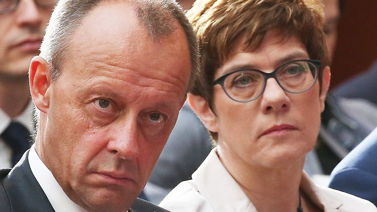 Friedrich Merz hält an der CDU-Vorsitzenden, Annegret Kramp-Karrenbauer, fest.