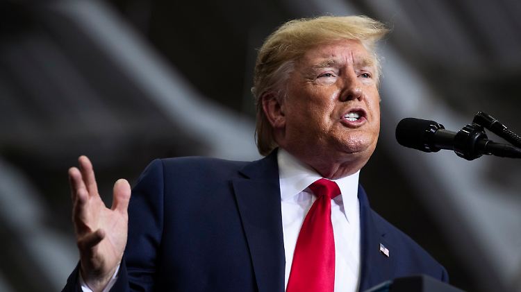 Die Trump-Stiftung soll den jetzigen Präsidenten auf illegale Weise im Wahlkampf unterstützt haben.