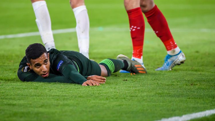 Joao Victor traf zur Führung für Wolfsburg, blickte letztlich aber doch enttäuscht drein.