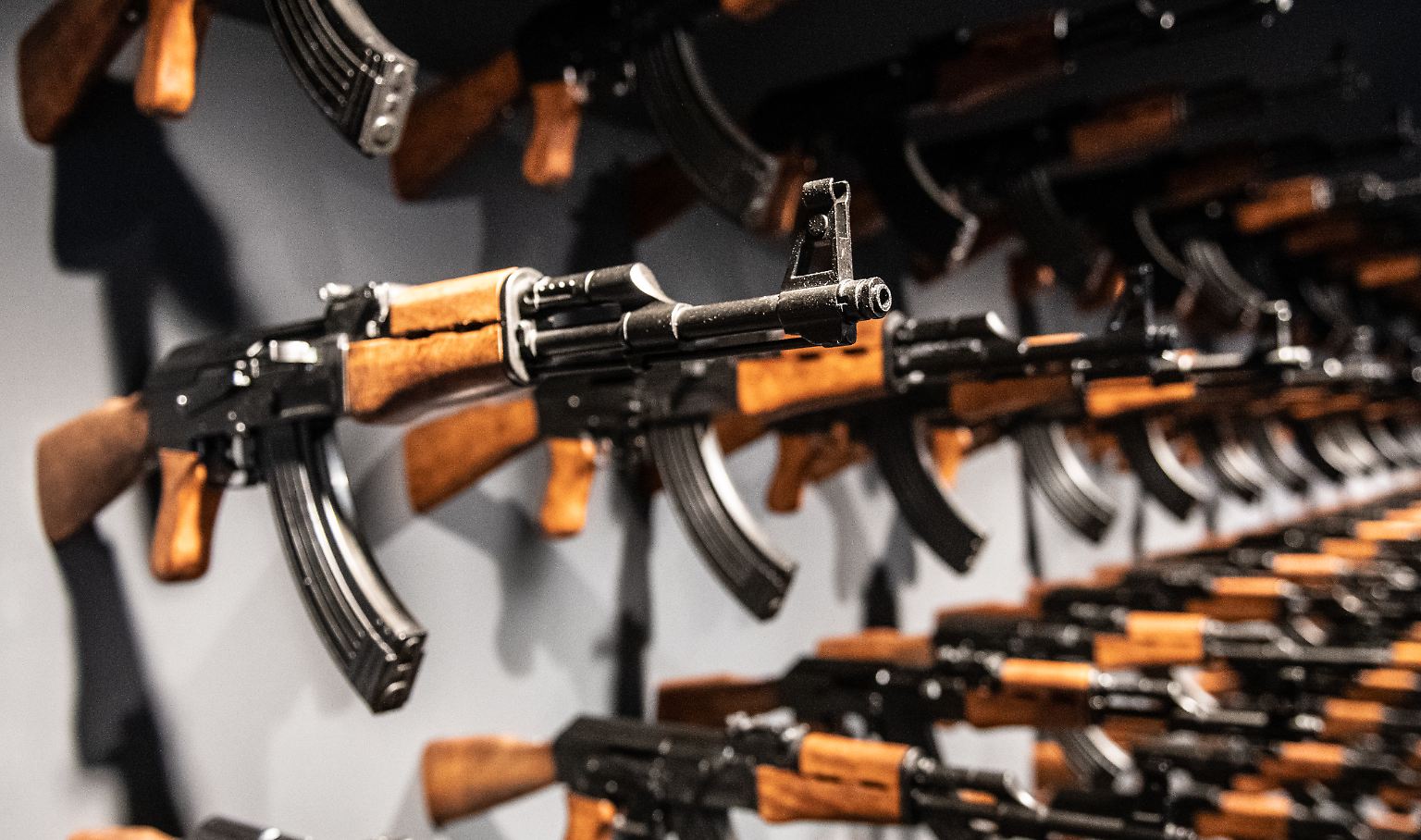 Das Kalaschnikow-Sturmgewehr ist die wohl am weitesten verbreitete Schusswaffe der Welt und gilt als Russlands größter Exportschlager.