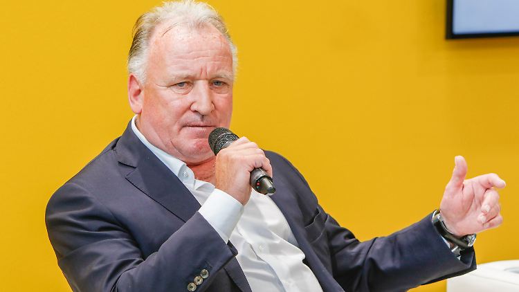 Brehme guckt die Länderspiele weiterhin.