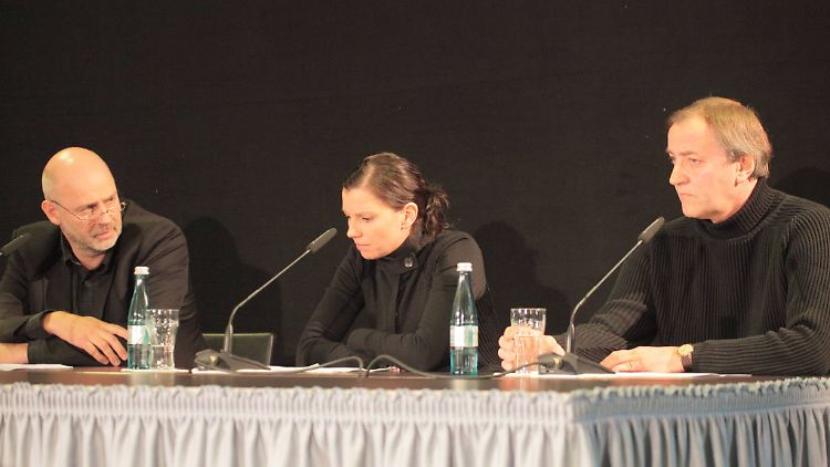 In einer viel beachteten Pressekonferenz sprach Teresa Enke über die Krankheit ihres Mannes.
