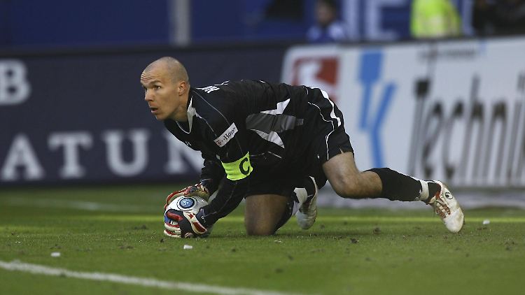 Robert Enke war die Nummer 1 bei Hannover 96. Seine Krankheit hielt er vor der Öffentlichkeit geheim. Erst nach seinem Tod wurde seine Depression bekannt.