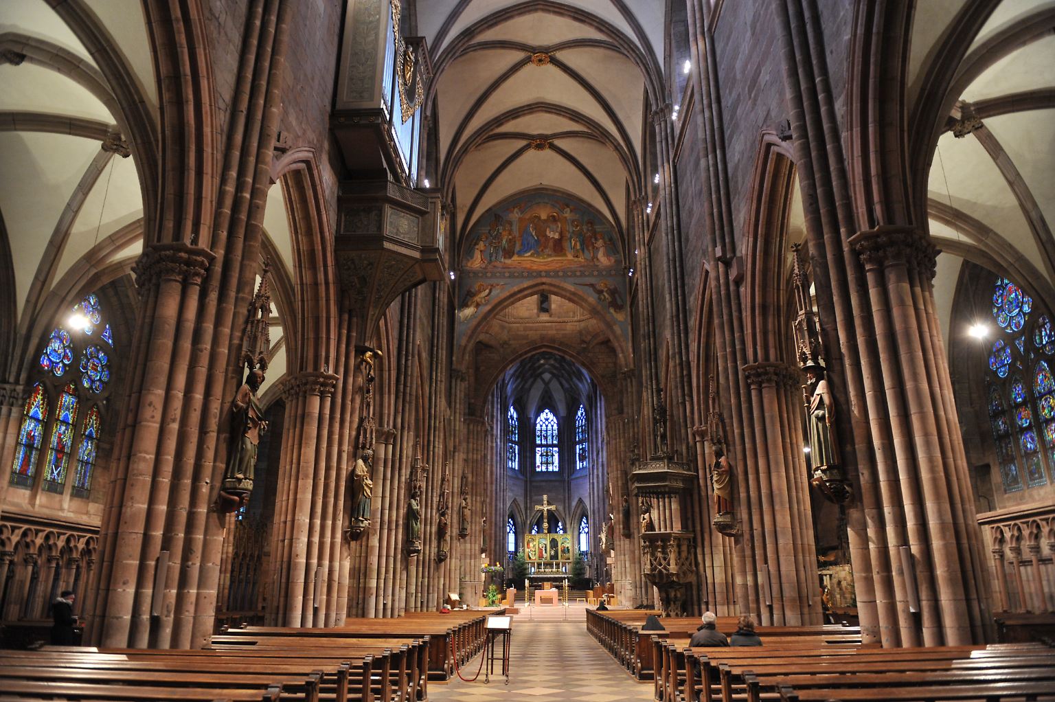 Hätte die Kirche ein grundsätzliches Problem mit der Technik, wären gotische Kathedralen - Wunderwerke der Statik - nie entstanden. Und doch distanzierte sich der Vatikan jahrhundertelang von den Naturwissenschaften und ihren Erkenntnissen.