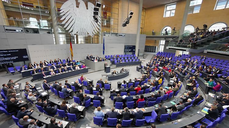 Streiten über den Zustand Deutschlands: Der Bundestag bei der Mauerfalldebatte am Freitag.