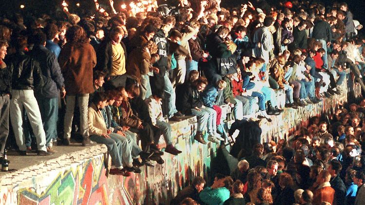 Am 9. November 1989 fiel die Berliner Mauer - ein unvergesslicher Moment.