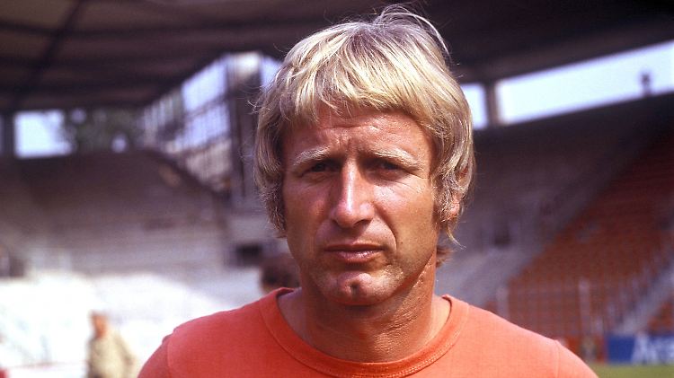 Heinz Höher ist tot. Hier ein Bild aus dem Jahr 1977, aufgenommen im Bochumer Ruhrstadion.