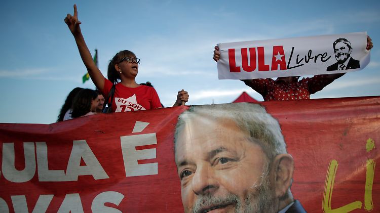 Lula war 2017 nach einem Aufsehen erregenden Verfahren wegen Korruption verurteilt worden. Seit April 2018 saß er seine Haftstrafe ab.