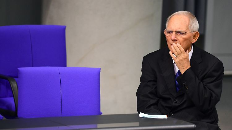 Für Bundestagspräsident Schäuble sollte der Wettbewerb in der Mitte stattfinden. Da sei eine GroKo eher hinderlich.