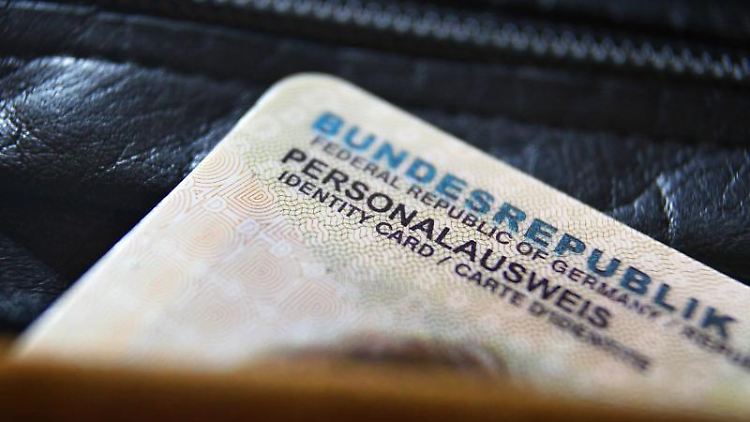 Den Ausweis dürfen nur bestimmte Behörden verlangen - eigentlich.