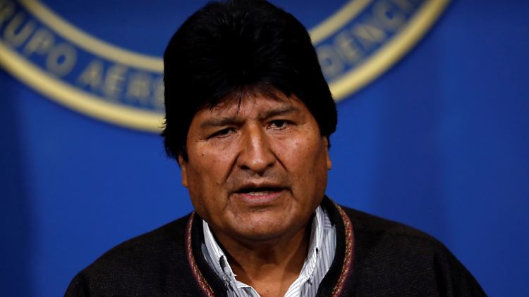 Morales beugt sich den Protesten und kündigt Neuwahlen an.
