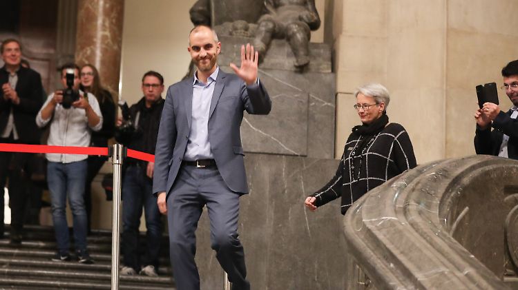 Belit Onay beerbt Stefan Schostock als Oberbürgermeister.