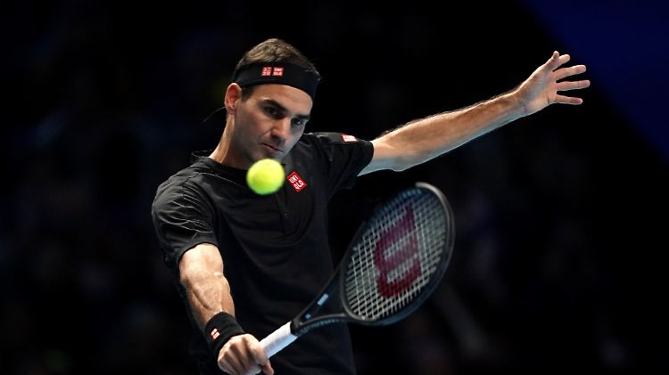 Federer in Aktion: Gegen Berrettini muss der Schweizer zulegen.