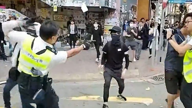 polizist hongkong.jpg