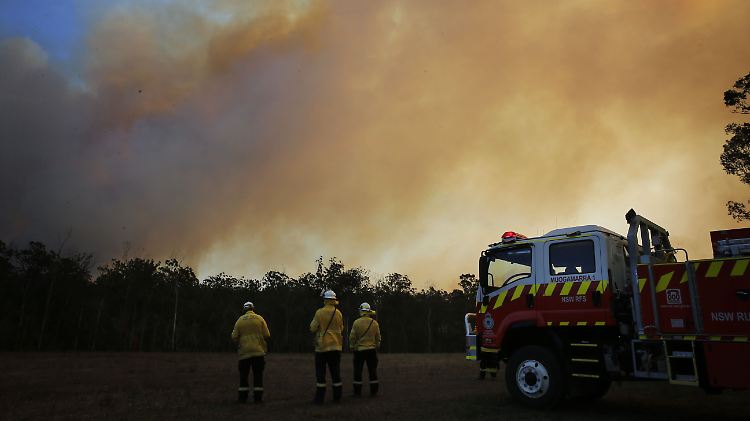 In der Gegend um Taree kämpft die Feuerwehr gegen einen der vielen Brände.
