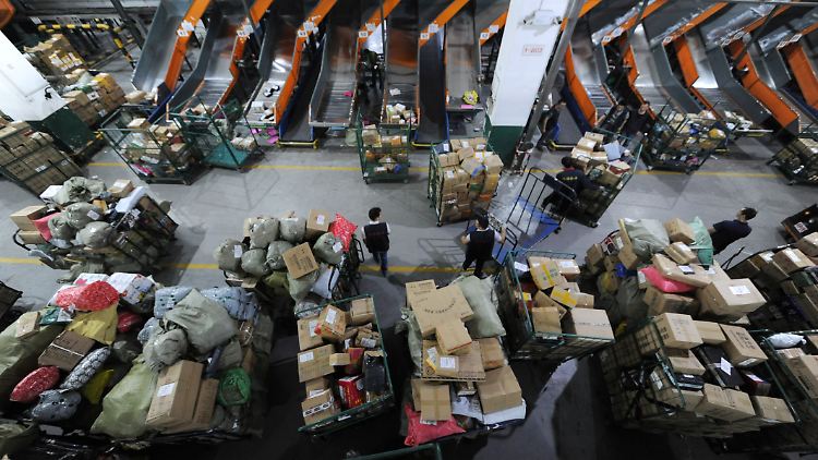 Der Aktionstag bedeutet keine langen Schlangen vor Geschäften, sondern eine Menge Arbeit in den Logistikzentren der Onlinehändler.