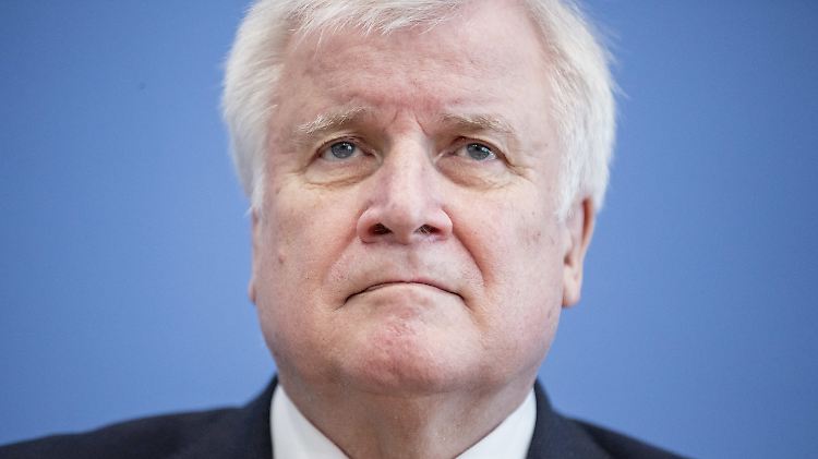 Horst Seehofer hat "die zunehmende Bedrohung von Kommunalpolitikern sowohl im digitalen Raum als auch in der realen Welt im Blick".