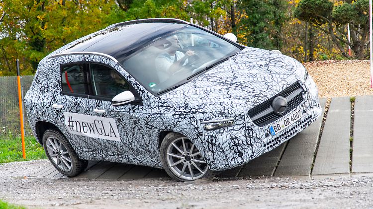 Der neue Mercedes GLA sieht in der zweiten Generation nicht nur anders aus, er soll auch Offroad besser können.