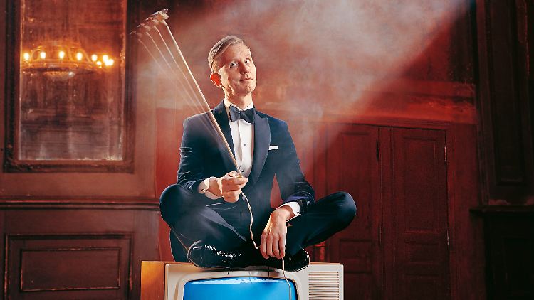 Mit Max Raabe und "MTV Unplugged" kam etwas zusammen, das auf den ersten Blick nicht zusammengehört, auf den zweiten aber gut funktioniert. 