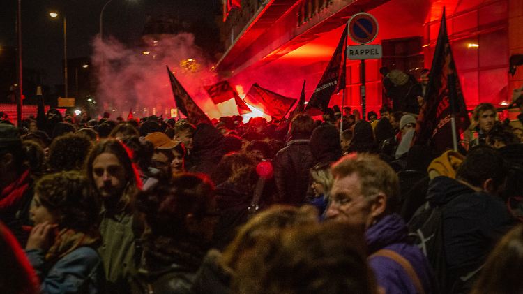 Studenten protestieren in Paris gegen die soziale Unsicherheit an französischen Universitäten.