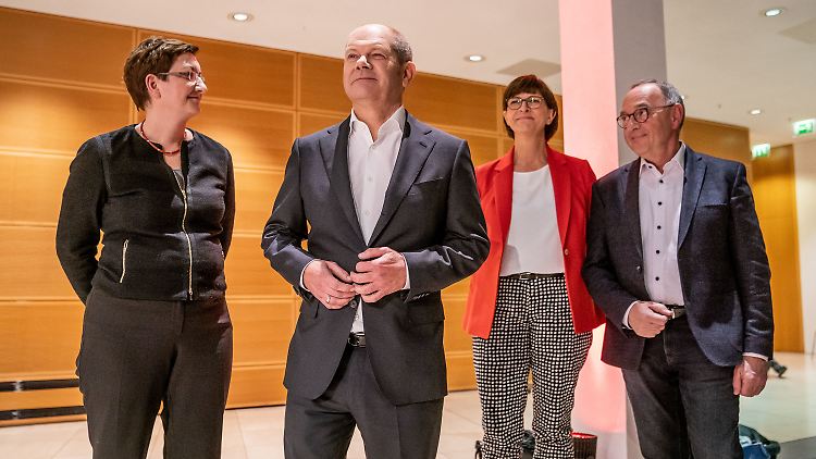 Sie wollen die SPD führen (von links nach rechts): Geywitz, Scholz, Esken und Walter-Borjans.