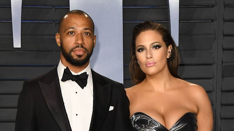 Justin Ervin und Ashley Graham freuen sich auf ihren ersten Nachwuchs.