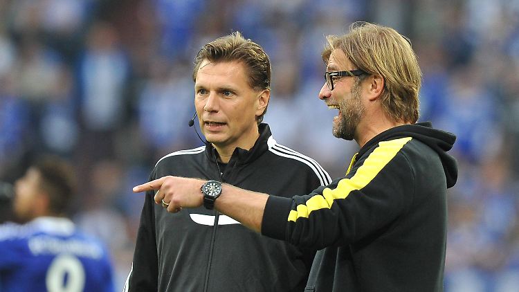 Thorsten Kinhöfer und ein Jürgen Klopp, der mal wieder Redebedarf hat.