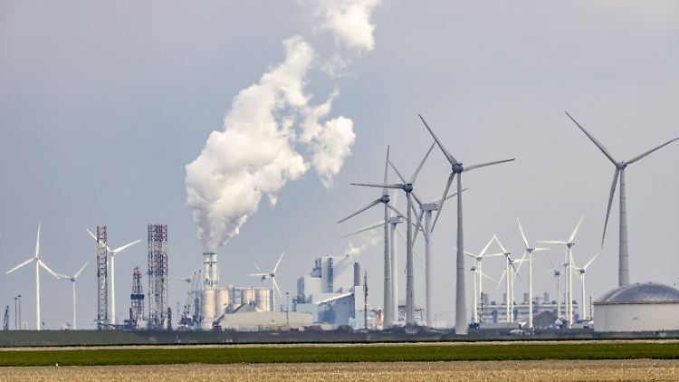 Noch dampft es bei RWE an vielen Ecken und Enden, doch bei der Ökostromerzeugung ist der Konzern nächstes Jahr nach eigenem Bekunden die Nummer zwei.