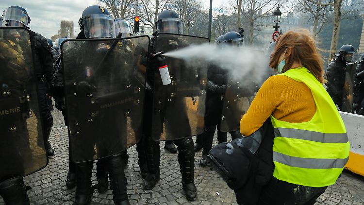 Die anfangs friedlichen Proteste schlugen immer wieder in Gewalt um.