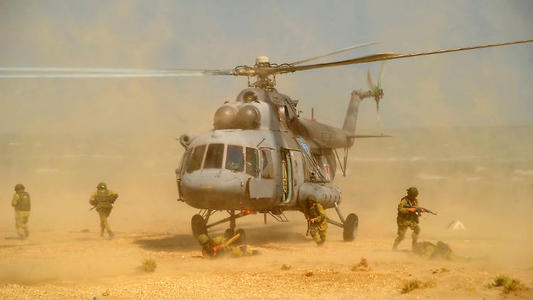 Militärhubschrauber wie dieser vom Typ Mi-8 kommen in Nordsyrien zum Einsatz.