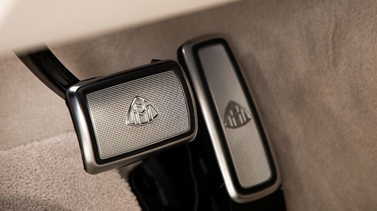Auch das ist einzigartig im Mercedes-Maybach GLS: Pedale mit geprägtem Marken-Logo.