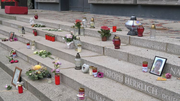 Gedenken an die zwölf Toten an der Berliner Gedächtniskirche.