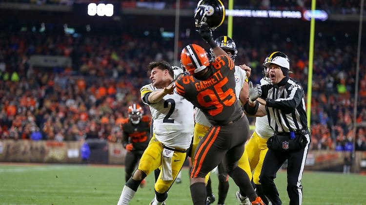 Myles Garrett rastet aus und sorgt für einen NFL-Skandal.