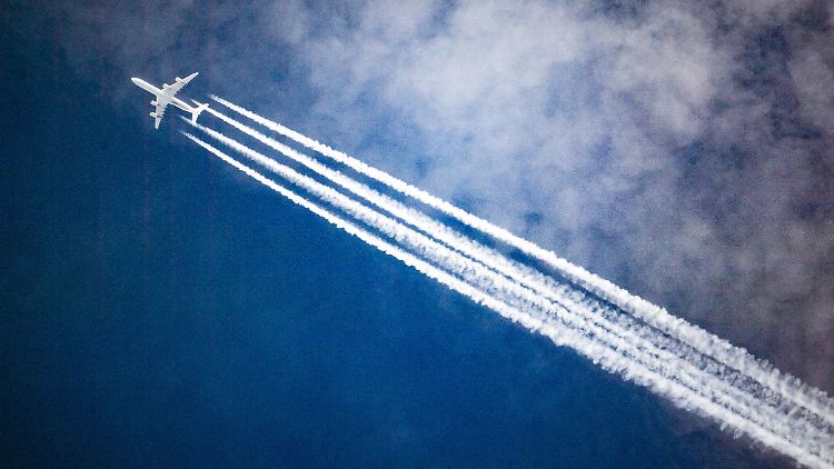 Fliegen ist klimaschädlich - und deshalb bald teurer.