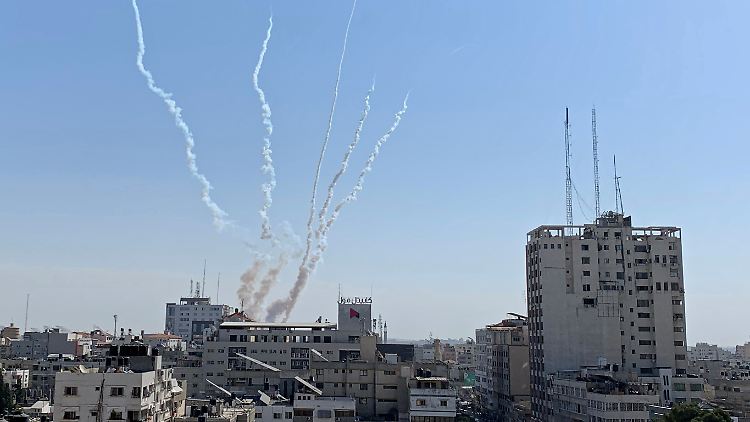 Raketen steigen im Gaza-Streifen auf.
