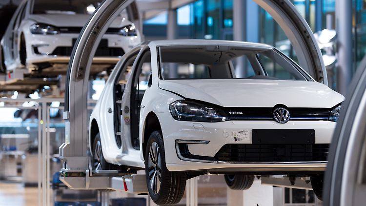 Neben dem e-Golf soll es bis 2029 bis zu 75 reine Elektro-Modelle bei VW geben.