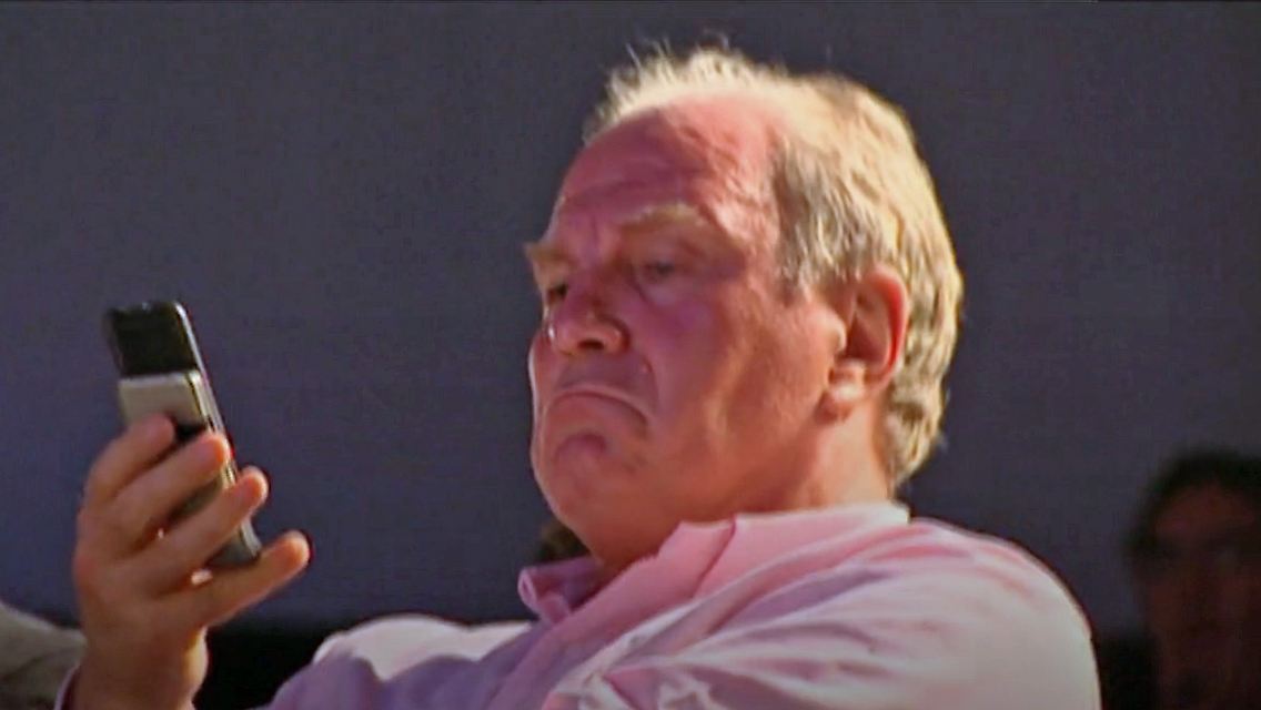 hoeneß handy.jpg