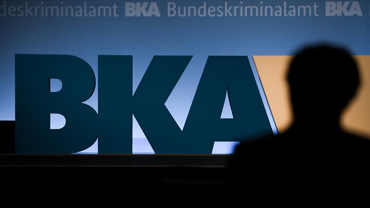 Warum konnte Anis Amri einen Anschlag begehen, obwohl ein V-Mann vor ihm warnte? Ein Zeuge vor dem Untersuchungsausschuss gibt Bundeskriminalamt und Innenministerium die Schuld. 