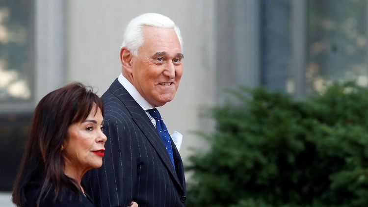 Roger Stone erschien mit seiner Frau Nydia vor Gericht.