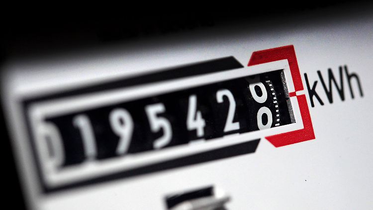 Strom wird teurer - dabei hat die Bundesregierung versprochen, Verbraucher zu entlasten.