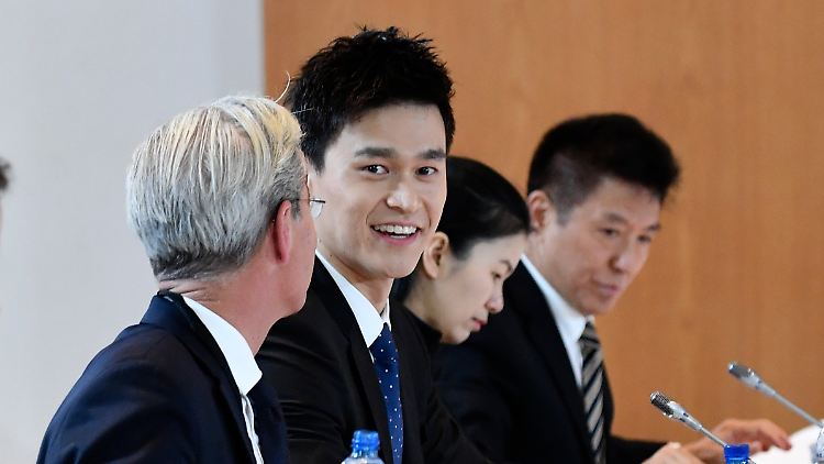 Die Konkurrenz im Schwimmbecken ächtet Sun Yang. 
