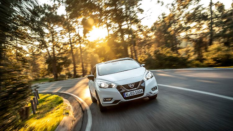 Wo sich die meisten aktuellen Kleinwagen bewusst erwachsen geben und eine Alternative zum Kompaktauto sein wollen, bleibt Nissans Kleinster optisch fast schon halbstark.