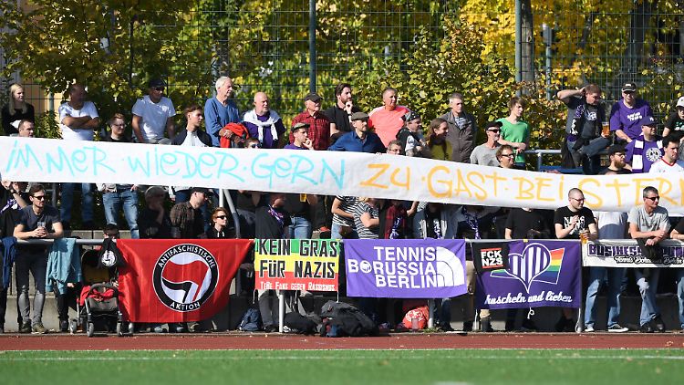Fans von Tennis Borussia Berlin beim Landespokal.