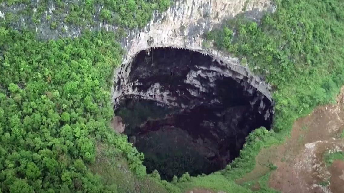 sinkhöhle.jpg