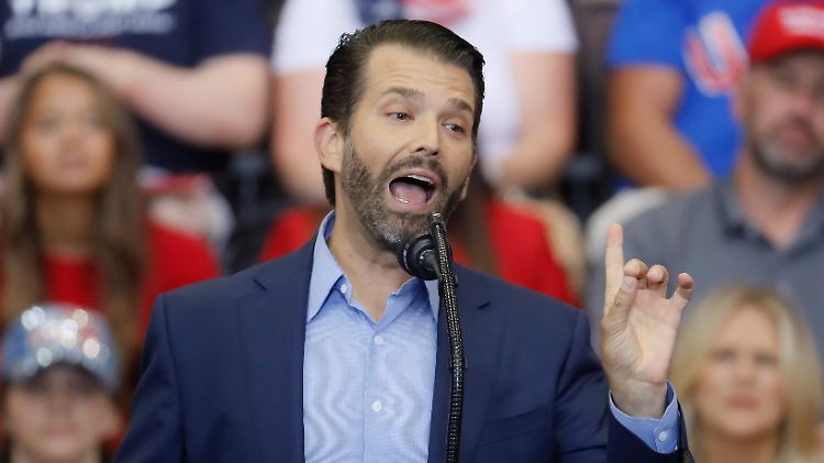 Durch Masseneinkäufe soll das Buch von Trump Junior an die Spitze vieler Bestsellerlisten geklettert sein.