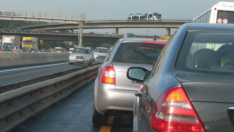 Trotz aller Widrigkeiten: Mehr als drei Viertel der Befragten schätzen die Unabhängigkeit mit dem Auto.