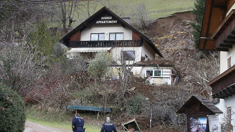 Dieses Haus in Bad Kleinkirchheim wurde von einem Erdrutsch getroffen.