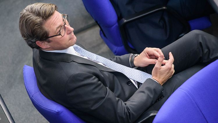 Die Vorwürfe nehmen kein Ende: Die vom Gericht gestoppte Pkw-Maut setzt Verkehrsminister Scheuer massiv unter Druck. 
